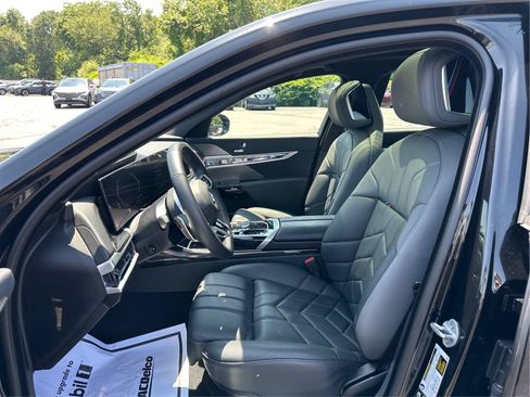 Used 2026 BMW 740i xDrive AWD/4WD image 9