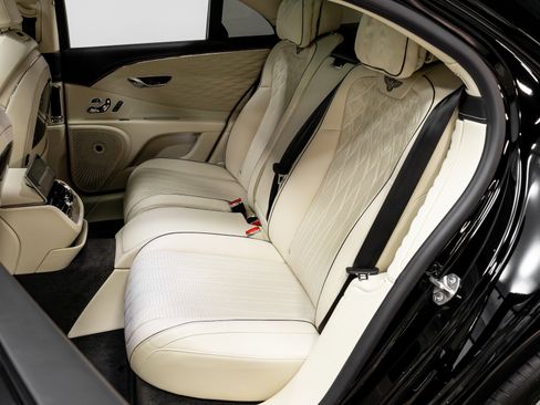 Used 2021 Bentley Flying Spur W12 image 40