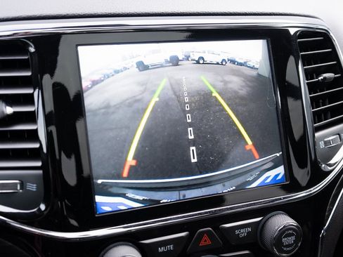 Used 2019 Jeep Grand Cherokee Limited w/ Luxury Group II image 4