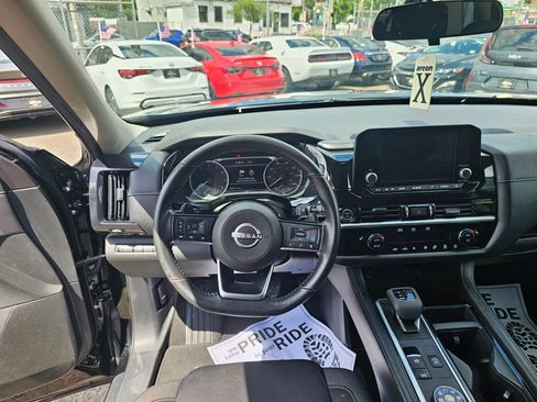 Used 2022 Nissan Pathfinder SV AWD/4WD image 18