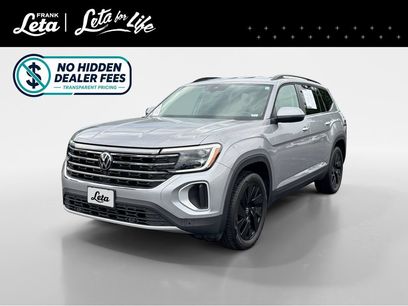 Used 2024 Volkswagen Atlas SE w/ Black Wheel Package