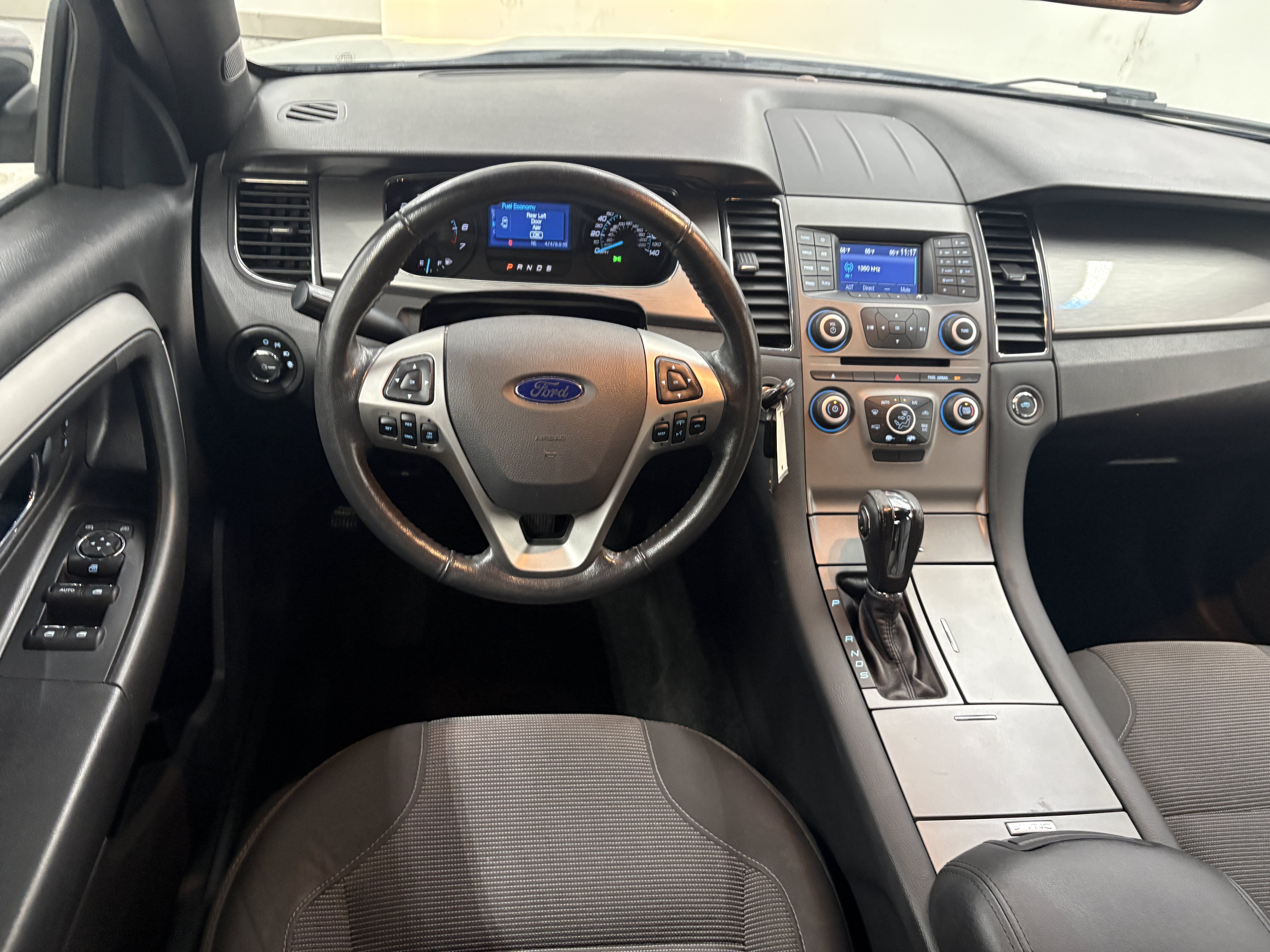 Used 2015 Ford Taurus SEL FWD image 10