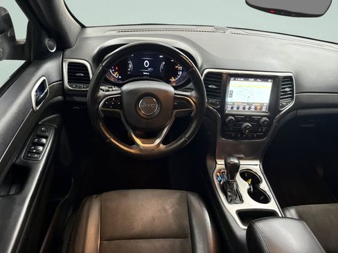 Used 2018 Jeep Grand Cherokee Laredo RWD image 27