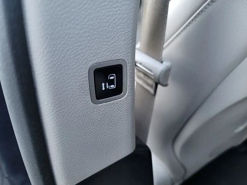 Used 2017 Chrysler Pacifica Touring-L Plus FWD image 27