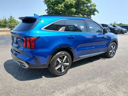 Used 2022 Kia Sorento EX w/ Panoramic Sunroof Package FWD image 3