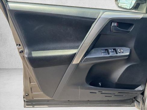 Used 2015 Toyota RAV4 LE FWD image 11