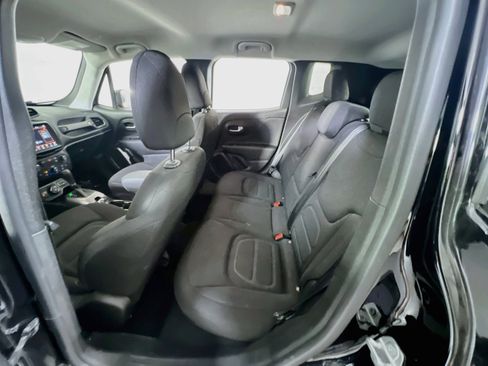 Used 2022 Jeep Renegade Latitude w/ Convenience Group AWD/4WD image 24