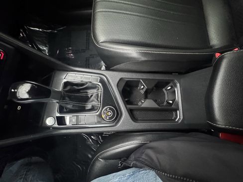 Used 2024 Volkswagen Tiguan SE AWD/4WD image 31