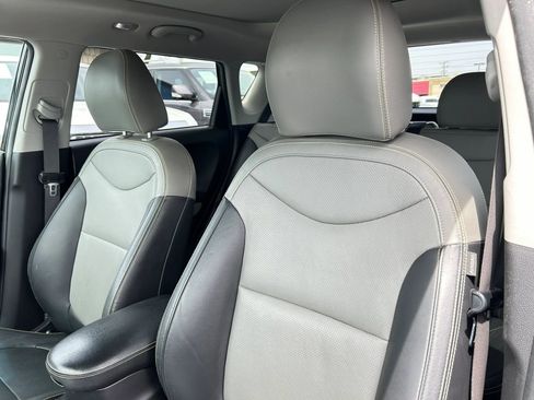 Used 2016 Kia Soul + w/ Primo Package image 16