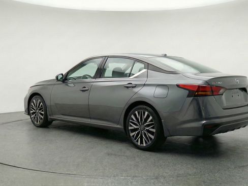 Used 2025 Nissan Altima 2.5 SV image 6