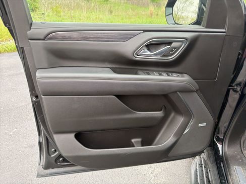 Used 2023 GMC Yukon XL SLT AWD/4WD image 12