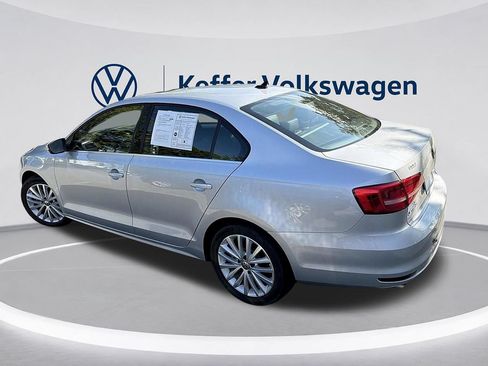 Used 2015 Volkswagen Jetta SE FWD image 4