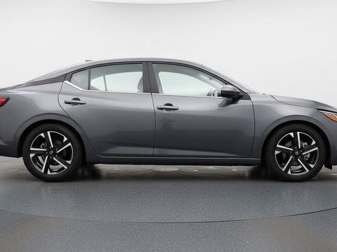 Used 2025 Nissan Sentra SV image 11