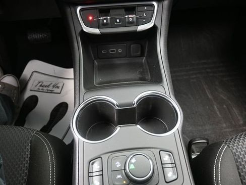 Used 2024 GMC Terrain SLE w/ Driver Convenience Package image 11