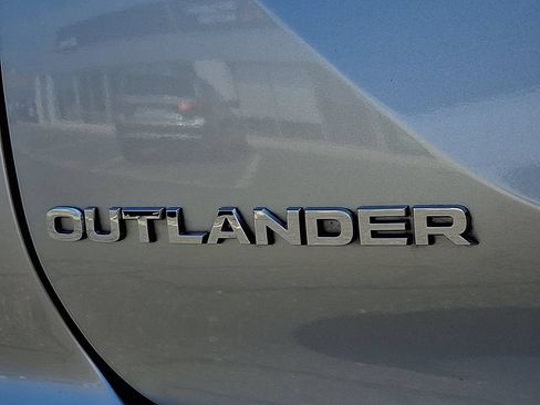 Used 2025 Mitsubishi Outlander SEL AWD/4WD image 34