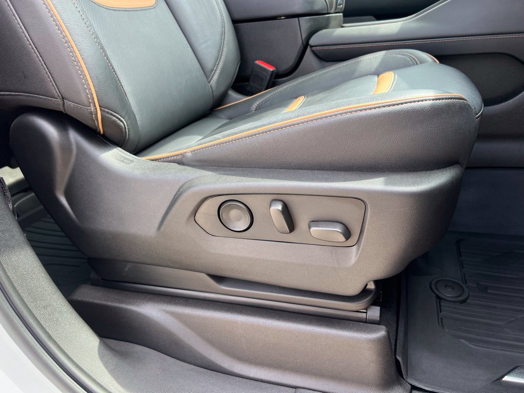 Used 2023 GMC Yukon AT4 w/ AT4 Premium Package AWD/4WD image 24