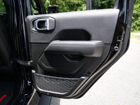Used 2022 Jeep Wrangler Unlimited Sahara w/ Cold Weather Group AWD/4WD image 41