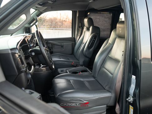 Used 2017 Chevrolet Express 2500 image 15