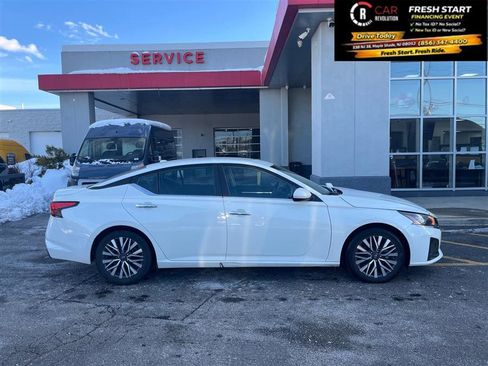Used 2023 Nissan Altima 2.5 SV image 9