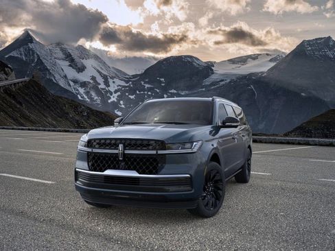 New 2026 Lincoln Navigator L Reserve w/ Jet Appearance Package image 2