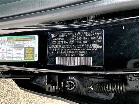 Used 2023 Hyundai Elantra Limited image 36