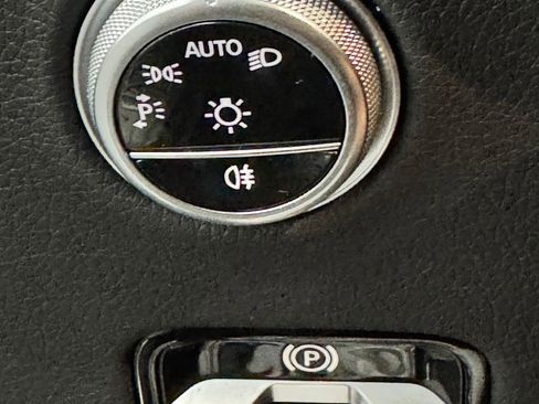 Used 2025 Mercedes-Benz GLC 300 image 29