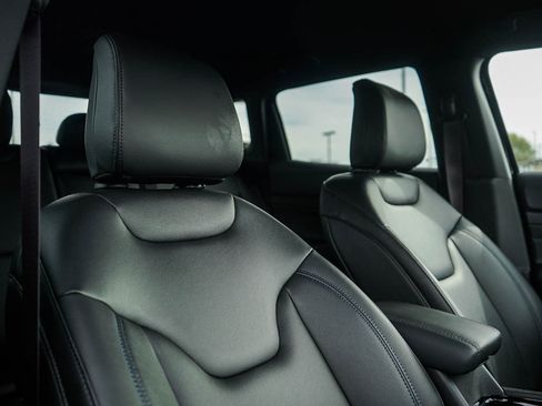 New 2026 Jeep Compass Limited image 12