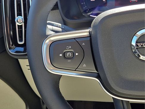 New 2026 Volvo XC40 B5 Plus w/ Protection Package Premier image 19