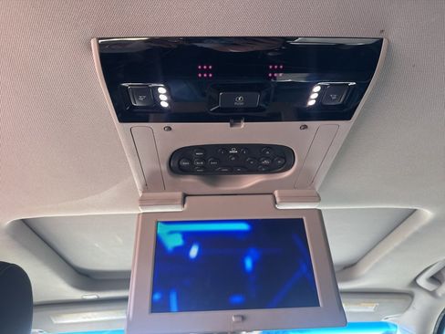 Used 2018 Cadillac Escalade Luxury image 41