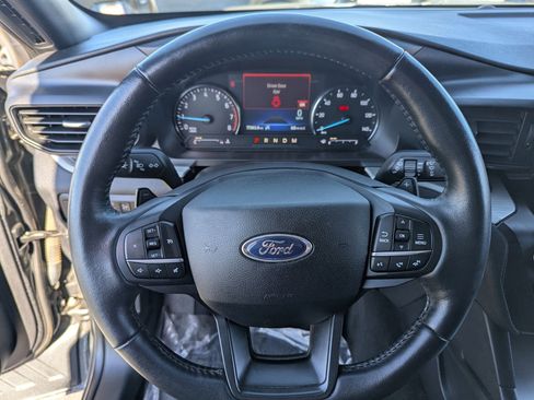 Used 2020 Ford Explorer XLT image 16