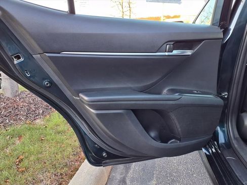 Used 2020 Toyota Camry LE image 21