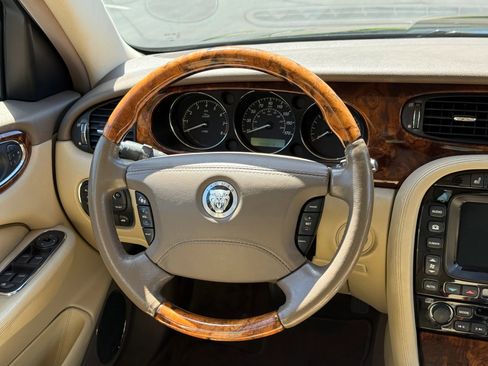 Used 2008 Jaguar XJ8 RWD image 18