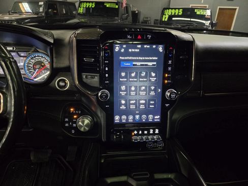 Used 2020 RAM 1500 Limited w/ Black Appearance Package AWD/4WD image 17