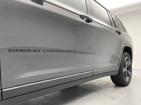 Used 2022 Jeep Grand Cherokee L Laredo image 57