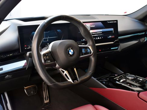 Used 2024 BMW 530i w/ M Sport Package image 18