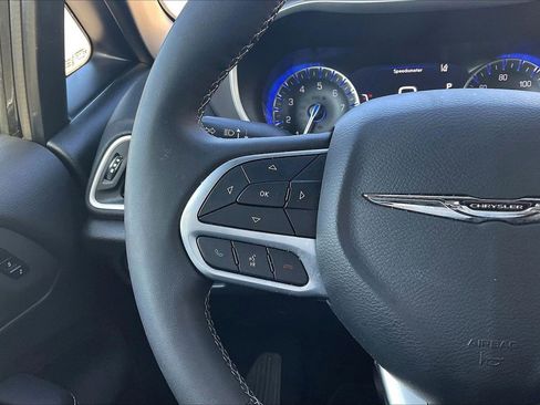 Used 2025 Chrysler Pacifica Select FWD image 30