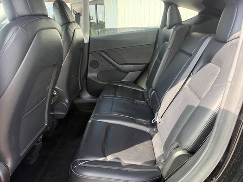 Used 2021 Tesla Model Y Long Range AWD/4WD image 13