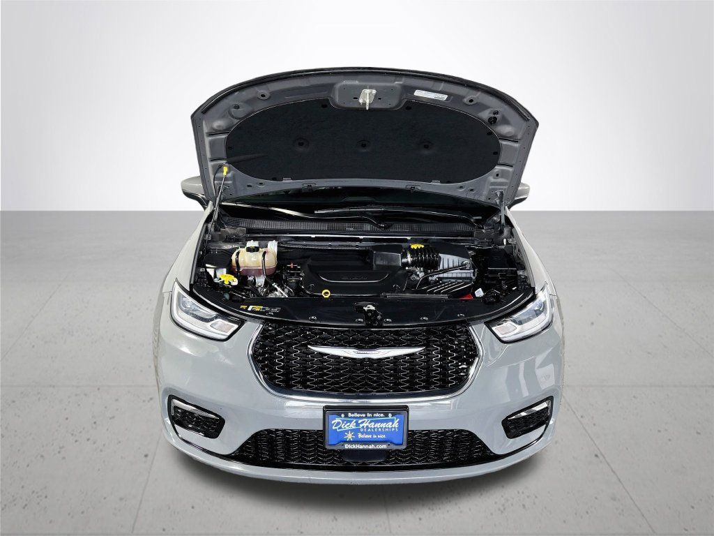Used 2023 Chrysler Pacifica Touring-L FWD image 20