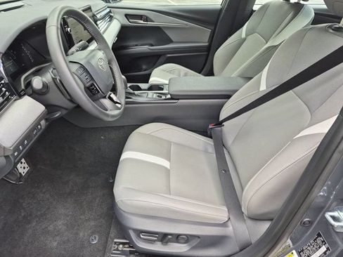 Used 2026 Toyota Camry SE AWD/4WD image 9