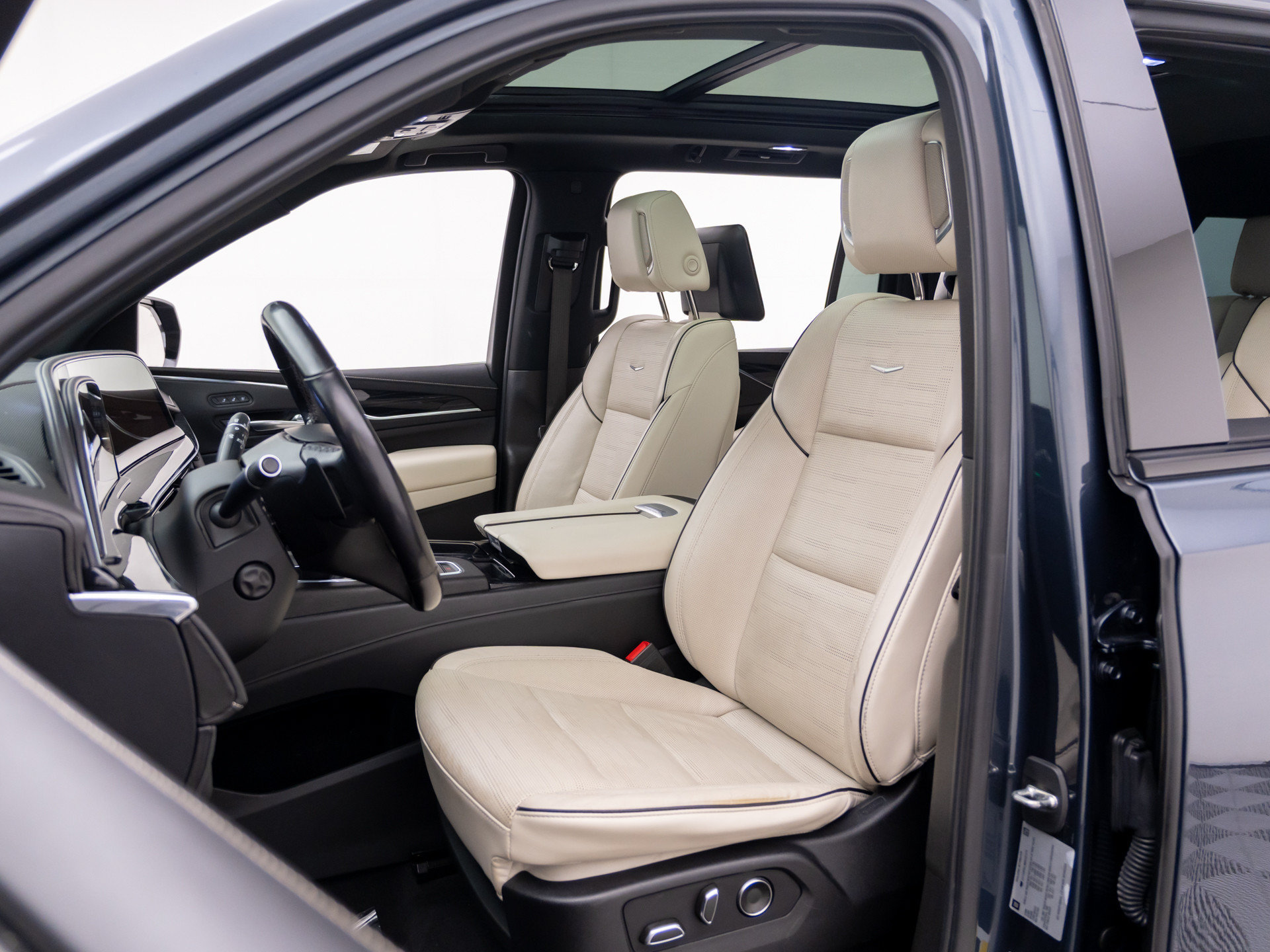 Used 2021 Cadillac Escalade ESV Sport w/ Driver Assist Tech Package AWD/4WD image 15
