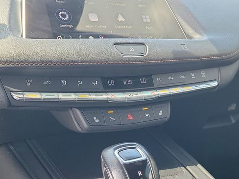 Used 2019 Cadillac XT4 Sport w/ Cold Weather Package FWD image 23