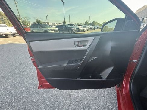 Used 2018 Toyota Corolla LE FWD image 16
