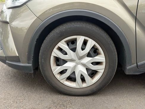 Used 2021 Toyota C-HR LE FWD image 9