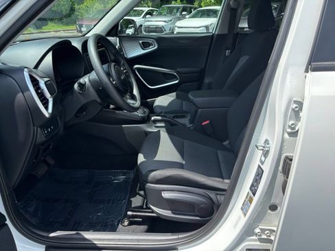 Used 2025 Kia Soul LX w/ LX Technology Package FWD image 22