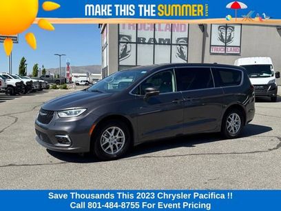 Used 2023 Chrysler Pacifica Touring-L