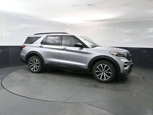 Used 2023 Ford Explorer ST-Line w/ Class IV Trailer Tow Package AWD/4WD image 7