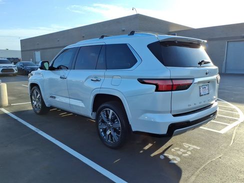 Used 2025 Toyota Sequoia Capstone AWD/4WD image 3