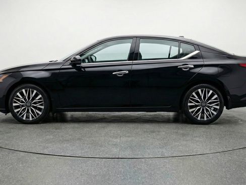 Used 2025 Nissan Altima 2.5 SV FWD image 5