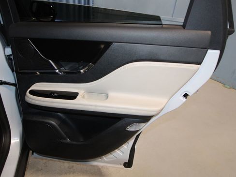 Used 2025 Lincoln Corsair AWD image 26