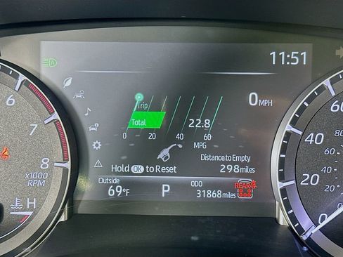 Used 2024 Toyota Highlander XLE image 12